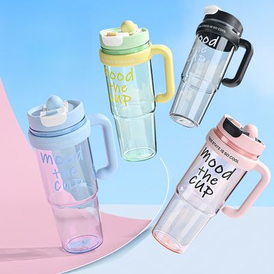 Taza de agua de plástico 900ml Botella de aerosol libre de BPA para niñas Deportes al aire libre y viajes