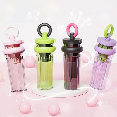 Moda 700ml Taza de viaje a prueba de fugas de gran capacidad con botella de plástico sostenible de paja