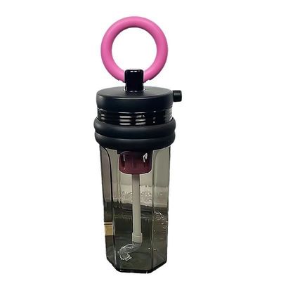 Botella de agua de plástico de gran capacidad de 700 ml con diseño a prueba de fugas y paja reutilizable