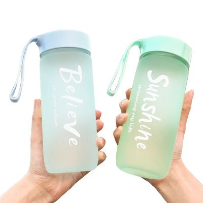 Botella de plástico ecológica para actividades al aire libre