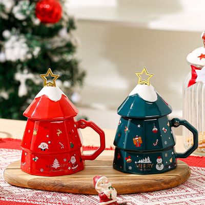 Cuadro de regalo de taza de cerámica de hueso sostenible con cuchara de tapa Diseño creativo de árbol de Navidad