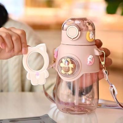 Botella de agua de plástico de PP con paja Lo mejor para niños Deportes al aire libre Diseño de dibujos animados de oso 680ml