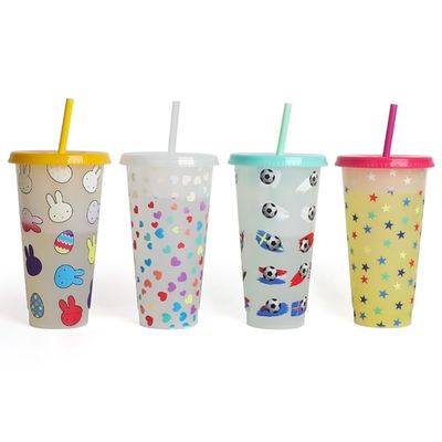 MUGS 24OZ Bebidas refrescantes de plástico sin BPA con tazas de cambio de color tapas y paja