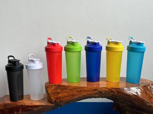 400 ml de acondicionamiento físico plástico negro gimnasio mezclador de batidora de taza de batidora de proteínas botella para versátil