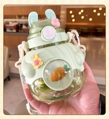Niños ecológicos 1150ml Gran capacidad Cute Straw Cup Libre de BPA Conejo portátil de abrazo Bebida Botella de agua de plástico
