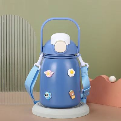 Botella de agua aislada de acero inoxidable de 800 ml de capacidad con tapa de tapa libre de BPA con paja