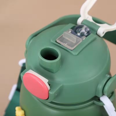 Botella de agua aislada de acero inoxidable de 800 ml de capacidad con tapa de tapa libre de BPA con paja