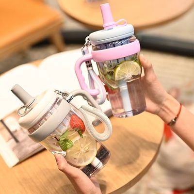 Botella de plástico de 680 ml botella portátil de jugo para viajes al aire libre para adultos en viajes de campamento