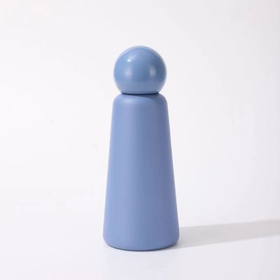 Diseño moderno 500ml botella de agua de acero inoxidable Taza de viaje aislada con tapa linda