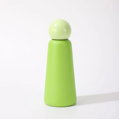 Diseño moderno 500ml botella de agua de acero inoxidable Taza de viaje aislada con tapa linda