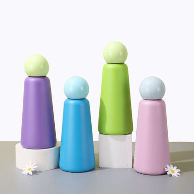 Diseño moderno 500ml botella de agua de acero inoxidable Taza de viaje aislada con tapa linda