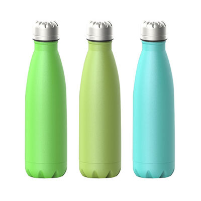 Logotipo personalizado Botella de agua de acero inoxidable de doble pared para actividades al aire libre aisladas