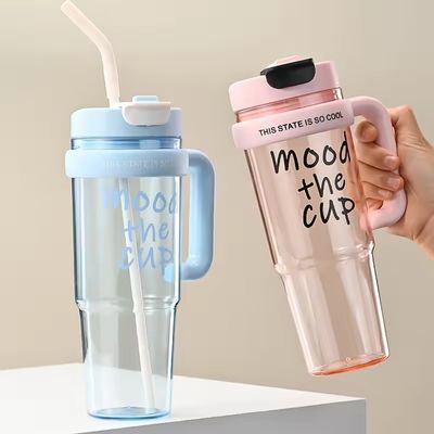 Taza de agua de plástico 900ml Botella de aerosol libre de BPA para niñas Deportes al aire libre y viajes