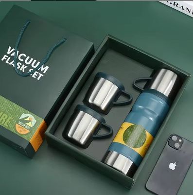 Conjunto de regalos personalizados de negocios gris claro botella de agua aislada de 680 ml doble pared de acero inoxidable 304 frasco térmico de vacío con 2 tazas