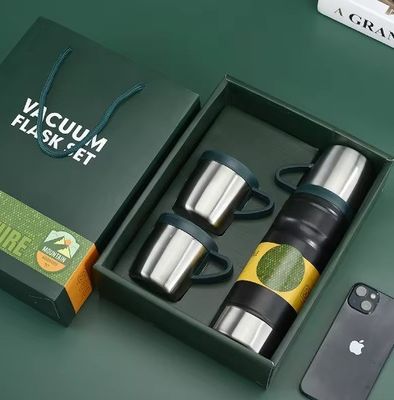 Conjunto de regalos personalizados de negocios gris claro botella de agua aislada de 680 ml doble pared de acero inoxidable 304 frasco térmico de vacío con 2 tazas