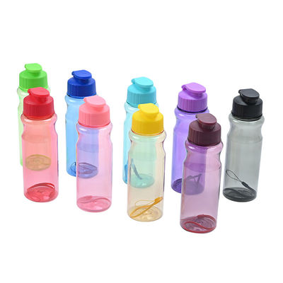 Botella de agua fría de plástico para deportes con correa ideal para senderismo