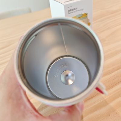 Termoso diario aislado al vacío de acero inoxidable 304 con cuerda de elevación y diseño portátil