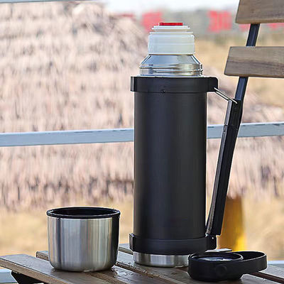 Botella de agua aislada al vacío de acero inoxidable 304 de 1200 ml de capacidad para actividades al aire libre