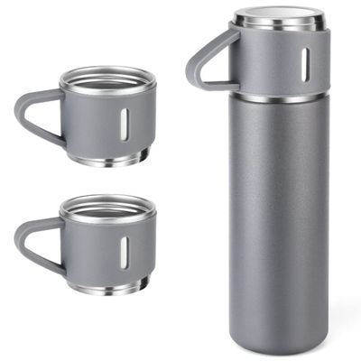 Botellas de agua aisladas con 2 tazas Logotipo personalizado Conjunto de regalo de tazas de viaje de acero inoxidable