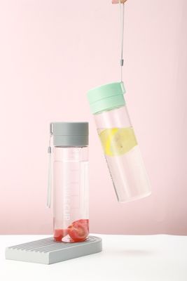 TOUR Botella de agua reciclable de 600 ml con marcador de tiempo para actividades al aire libre