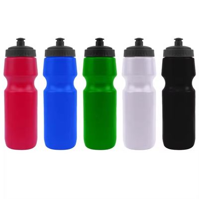Logotipo personalizado aceptable 700ml PE Botella de agua deportiva de plástico con cubierta de polvo