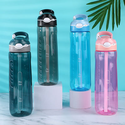 Colorida batidora deportiva con paja sencilla y popular 25 oz botella de agua de plástico de Tritán