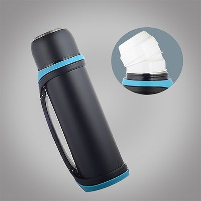 Botella de agua de acero inoxidable aislada para adultos que mantienen las bebidas calientes y frías en el deporte