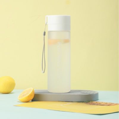 Botella de agua de plástico transparente para niños con logotipo personalizado libre de BPA y bebida directa