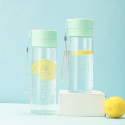 Botella de agua de plástico transparente para niños con logotipo personalizado libre de BPA y bebida directa