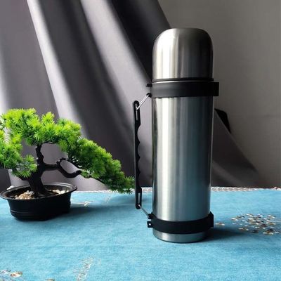 Botella de agua deportiva aislada al vacío portátil de acero inoxidable ecológica para todas las estaciones