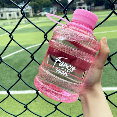 Bebida directa 650ml Logotipo personalizado Sport Tumbler portátil con mango diseño lindo