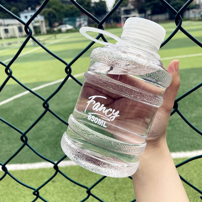 Botella de agua de plástico de 650 ml para botellas deportivas ecológicas de agua hirviendo