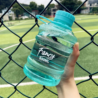 Botella de agua de plástico de 650 ml para botellas deportivas ecológicas de agua hirviendo