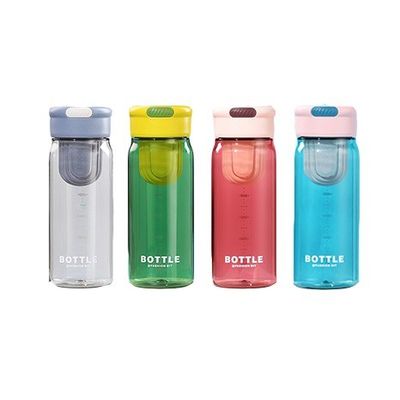 En stock y OEM aceptado Logotipo personalizado Botella de agua de plástico de 650ml PP con separador de té