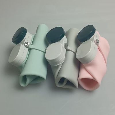 Botella de agua de silicona plegable personalizada de 400 ml / 600 ml, imprescindible para los viajeros de moda
