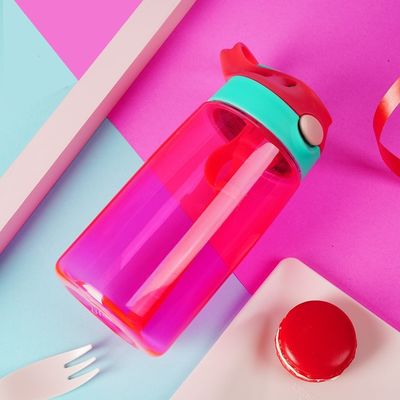 Botella de agua para niños libre de BPA con tapa y mango de paja para agua sostenible y hirviendo