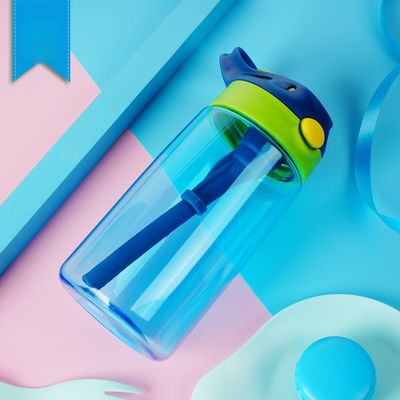 Botella de agua para niños libre de BPA con tapa y mango de paja para agua sostenible y hirviendo