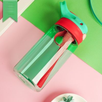 Botella de agua para niños libre de BPA con tapa y mango de paja para agua sostenible y hirviendo