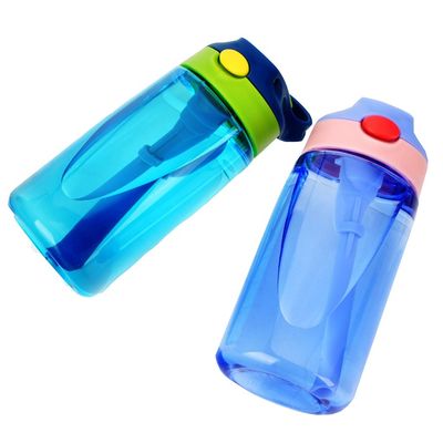 Botella de agua para niños libre de BPA con tapa y mango de paja para agua sostenible y hirviendo