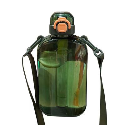 Botella de agua de plástico de 750 ml con paja su necesidad para el ejercicio al aire libre y el fitness