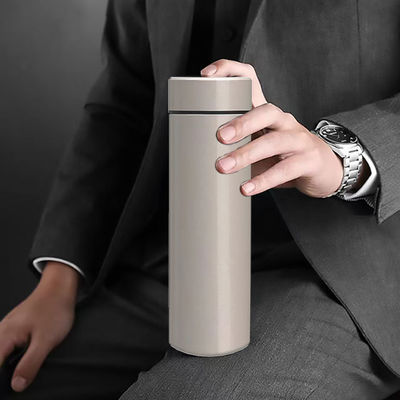Taza inteligente Estudiantes masculinos y femeninos Taza de viaje de café de vacío sostenible con tapa