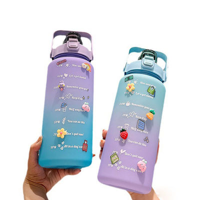 Botella de agua de 2L con marcador de tiempo de paja y rendimiento de aislamiento térmico para el fitness