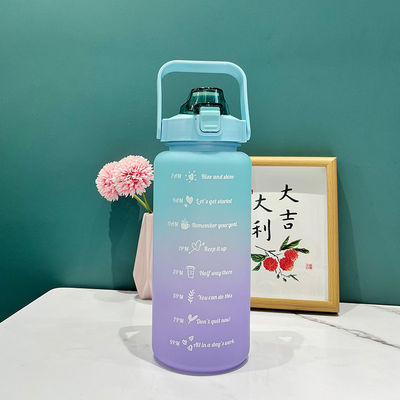 Botella de agua de 2L con marcador de tiempo de paja y rendimiento de aislamiento térmico para el fitness