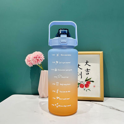 Botella de agua de 2L con marcador de tiempo de paja y rendimiento de aislamiento térmico para el fitness
