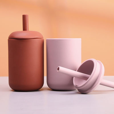 Novedad Color de arcilla para bebés Moda para bebidas al aire libre Botella de agua de silicona con paja