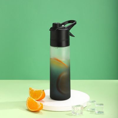 Diseño Logotipo personalizado Botellas de spray de plástico de 650 ml para deportes al aire libre Botella creativa