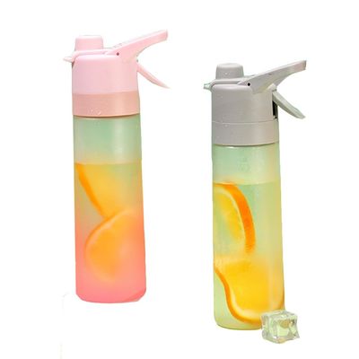 Botella de agua de pulverización aislada de plástico de doble pared PC para deportes en bicicleta al aire libre