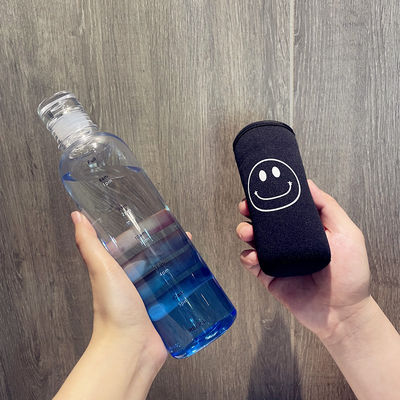 Botella de agua de plástico de gimnasio sostenible de 500 ml con escala de tiempo a prueba de fugas y libre de BPA