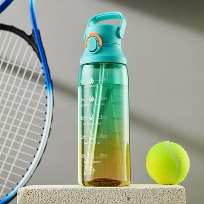 Bebida directa de plástico de color gradiente 750ml Botella de agua deportiva portátil para viajes
