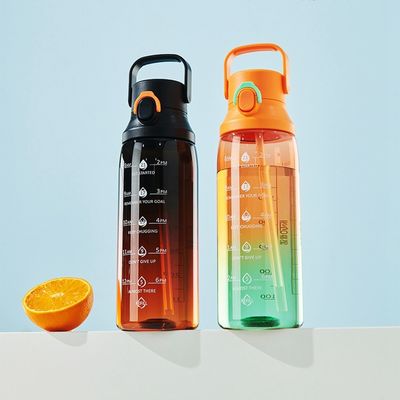 Bebida directa de plástico de color gradiente 750ml Botella de agua deportiva portátil para viajes